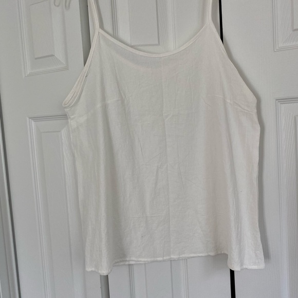 White top - Picture 2 of 2